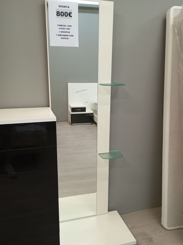 Dormitorio blanco y negro