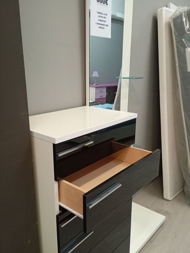 Dormitorio blanco y negro