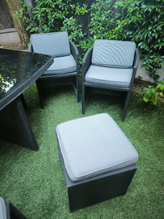 Mesa jardín con cristal - 4 sillas ratán con cojin