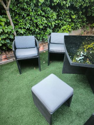 Mesa jardín con cristal - 4 sillas ratán con cojin