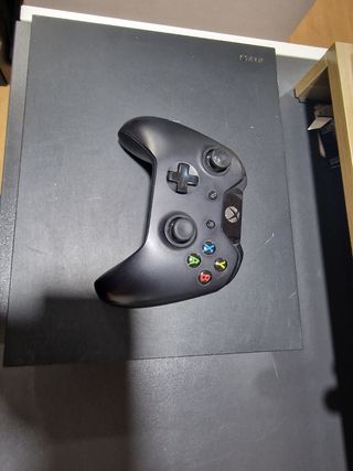 Xbox One X - consola negra