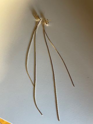 Pendientes largos dorados
