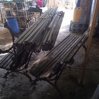 2 panchine in legno e ferro battuto
