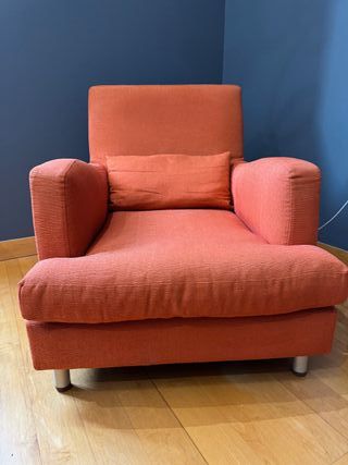 Sillón y banqueta de tela