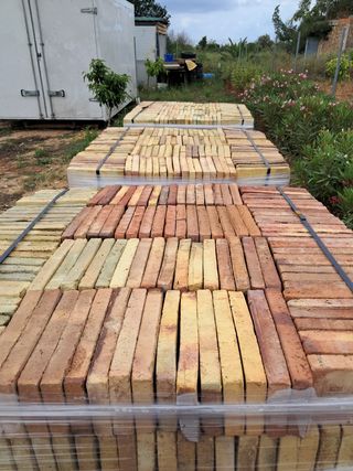 Ladrillos caravista 940 unid. 300 euros por palet0