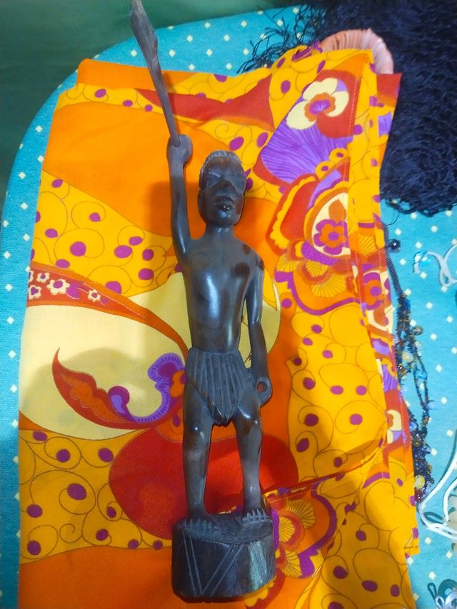 Statua Etnica in Legno