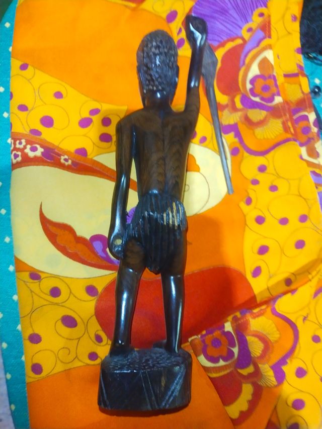 Statua Etnica in Legno