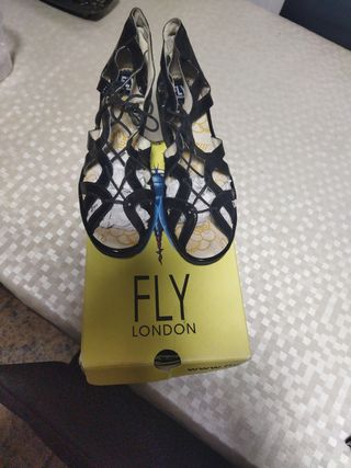 Sandalias FLY London negras