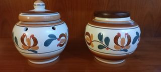 Frutero y tarros de cerámica.