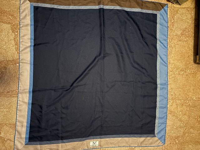 Pañuelo Versace seda azul beige