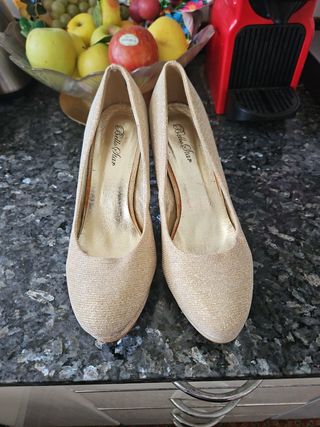 Zapatos dorados tacón comodo,talla 38.