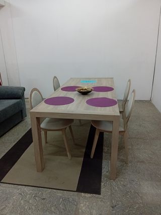 Conjunto mesa de comedor y sillas