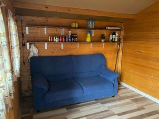 Caseta de madera, cocina, pérgola, valla, bancales