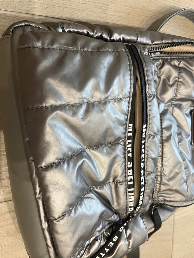 Mochila plateada