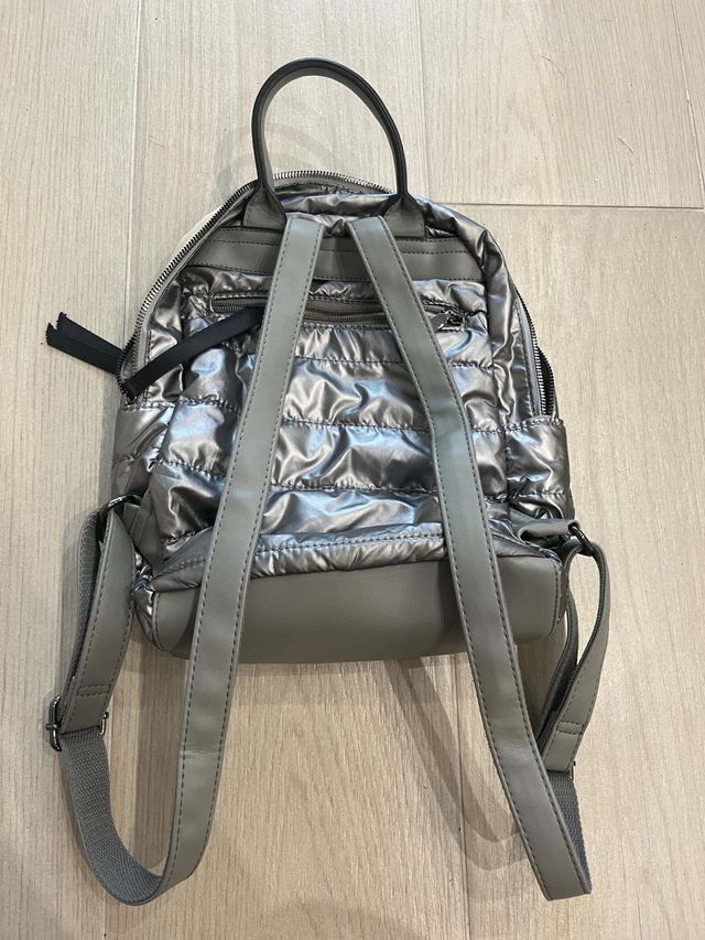 Mochila plateada