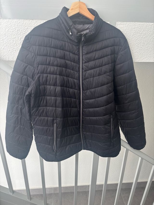 Chaqueta acolchada negra hombre