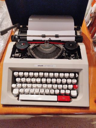 Olivetti Lettera 42 - Máquina de escribir