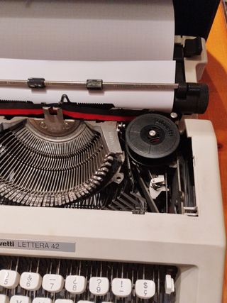Olivetti Lettera 42 - Máquina de escribir