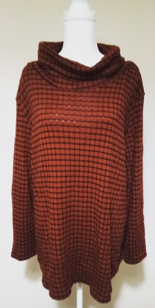 Jersey cuello alto color teja