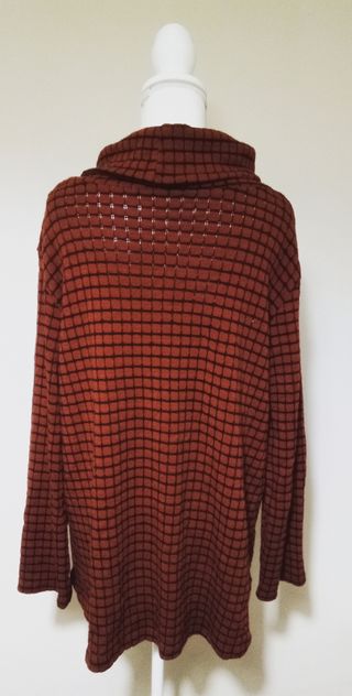 Jersey cuello alto color teja