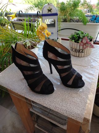 Zapatos negros tacón alto