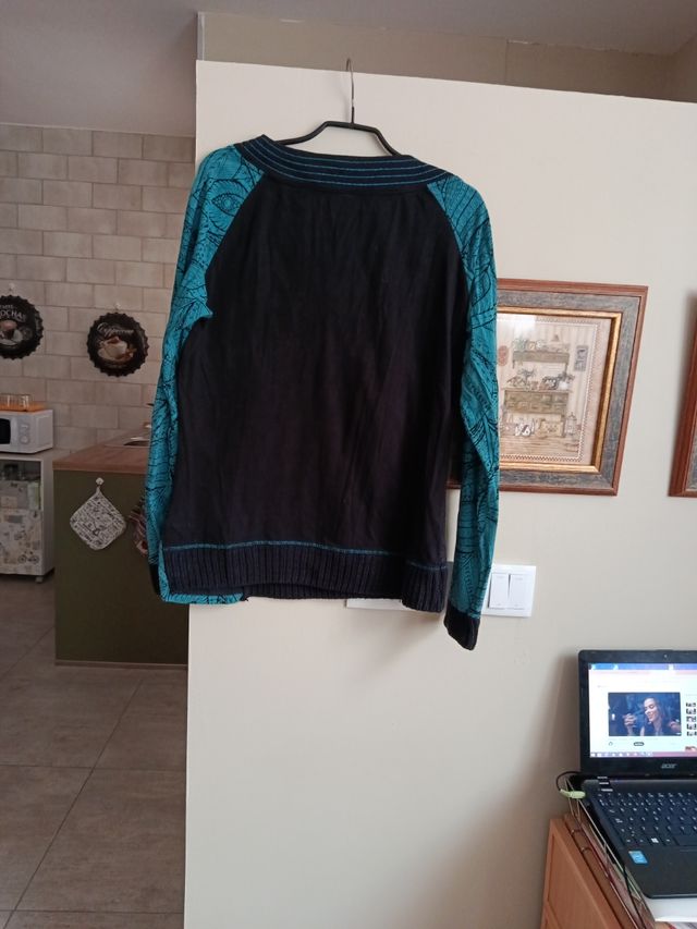 Suéter KOROSHI - Negro y Verde Azulado