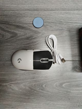 Ratón Logitech blanco y negro#06Y4E8