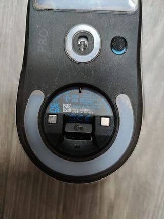 Ratón Logitech blanco y negro#06Y4E8