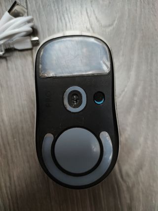 Ratón Logitech blanco y negro#06Y4E8