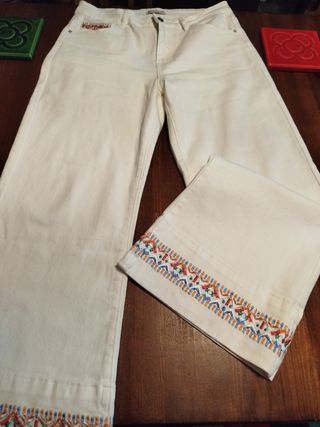 Pantalones blancos c/bordado