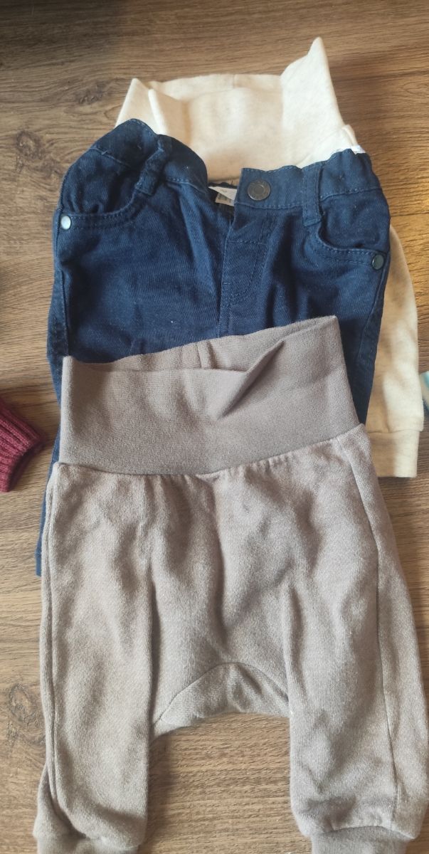 Ropa recién nacido: 29 prendas + 20 bodies. LOTE 3