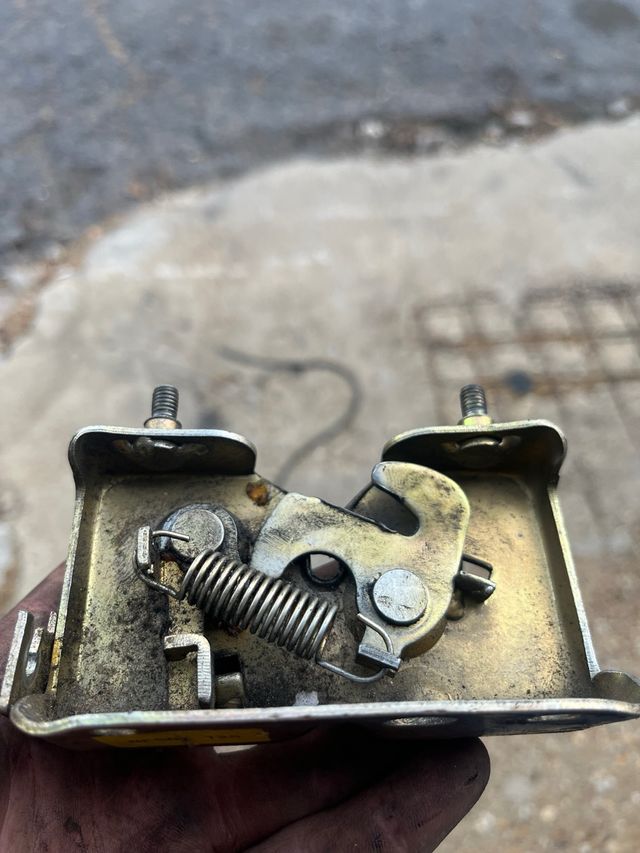 Cerradura asiento Daelim Besby