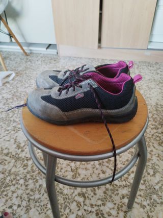 Zapatos seguridad mujer - grises y negros.
