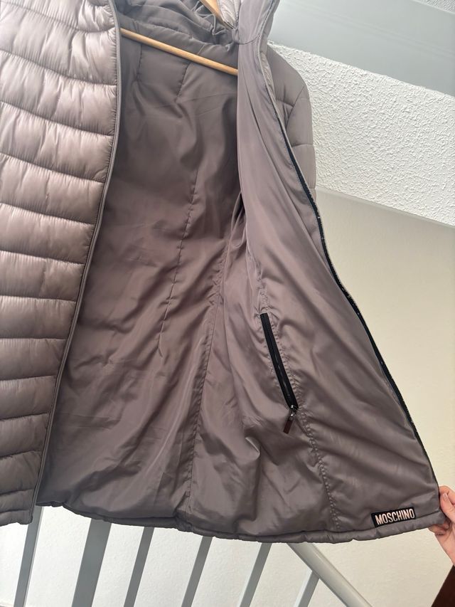 Abrigo acolchado Moschino marrón