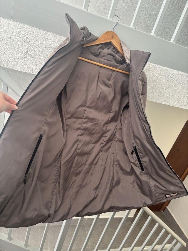 Abrigo acolchado Moschino marrón