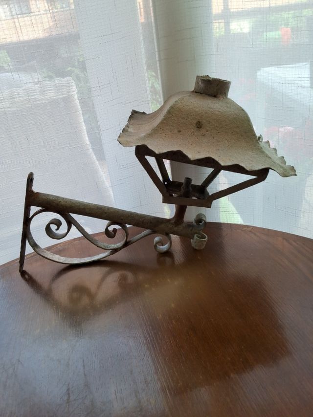 Farol de forja antiguo