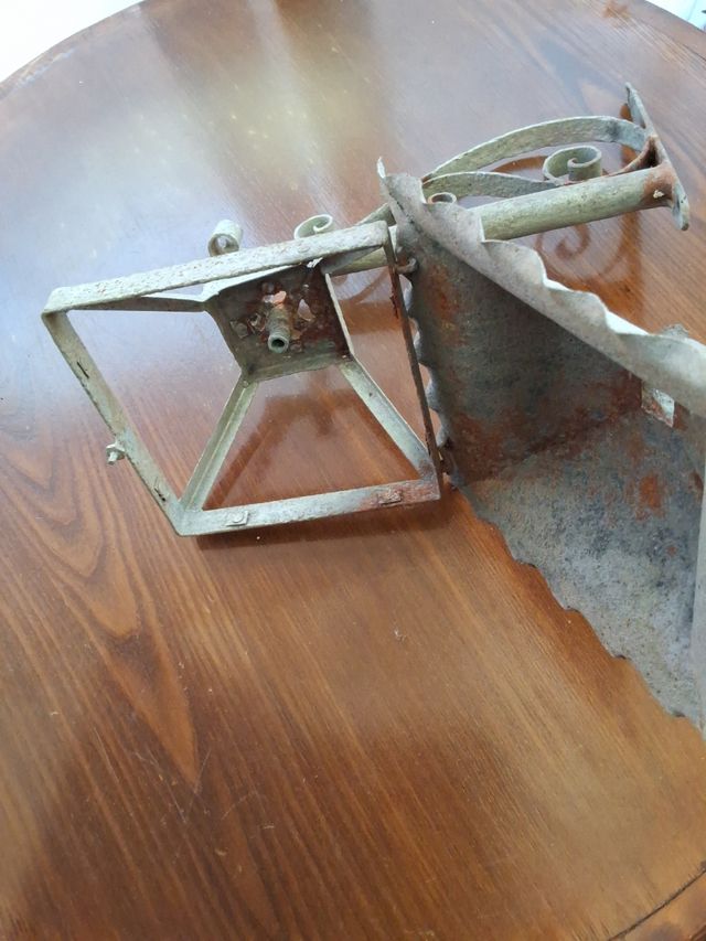 Farol de forja antiguo