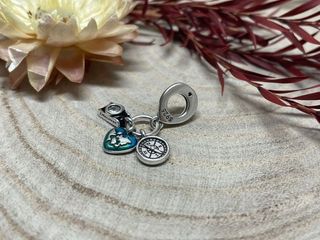 ✨Charm Brújula, cámara, mundo corazón