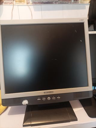 Monitor Hyundai L705+ gris plata