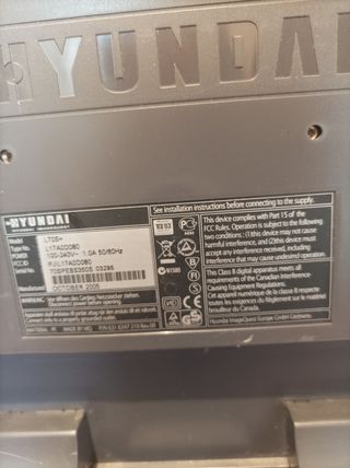 Monitor Hyundai L705+ gris plata