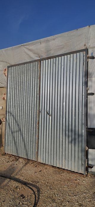 Puerta metálica garaje - 2 hojas