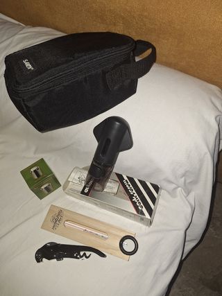 Vino(termometro,cavatappi,salvatappo)mai usati