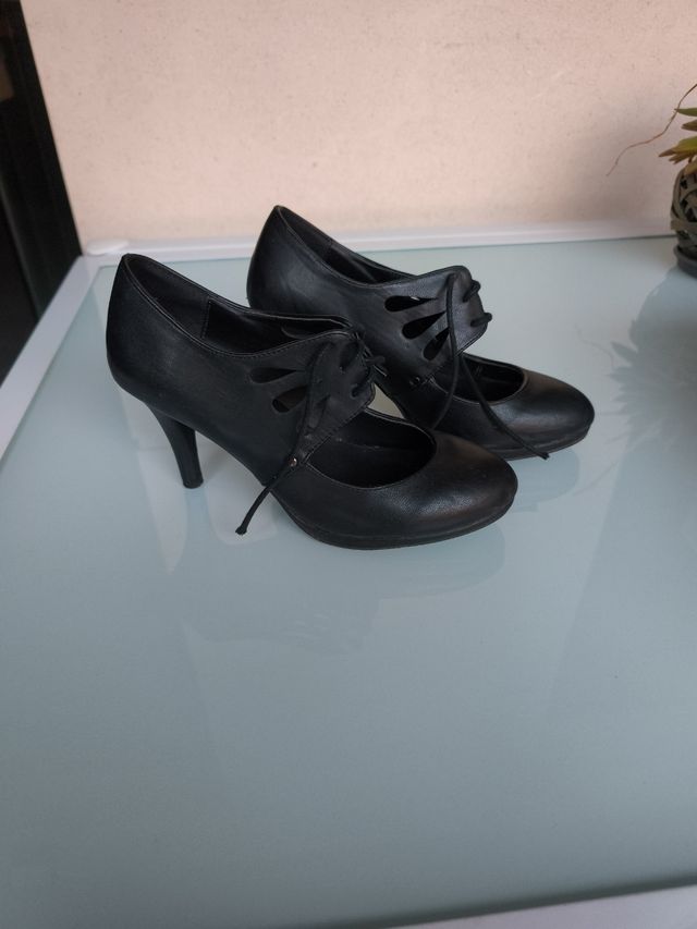 Zapatos negros tacón alto
