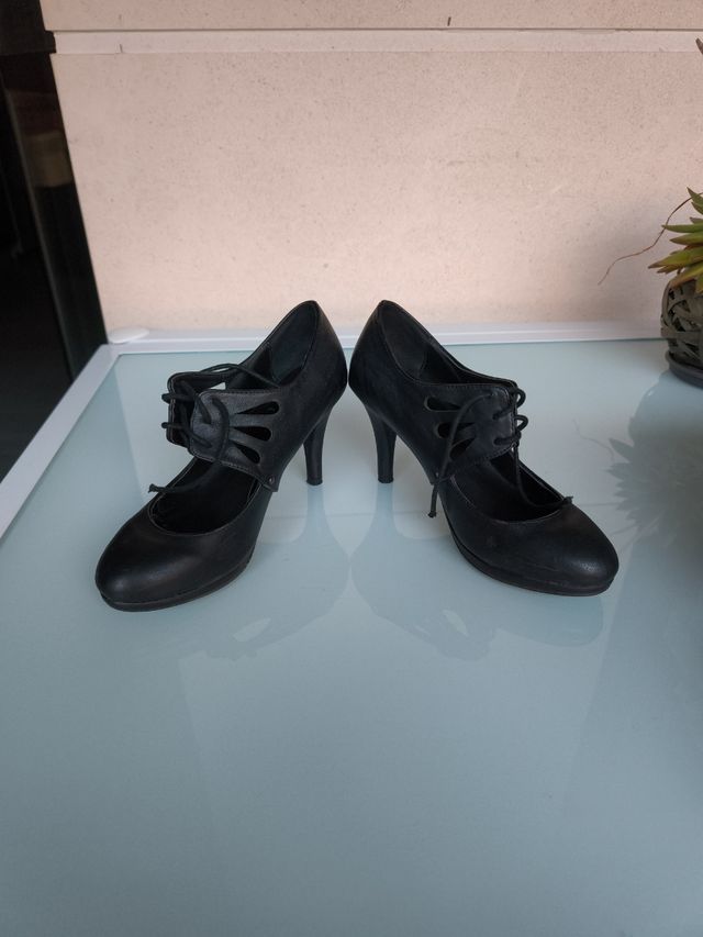 Zapatos negros tacón alto