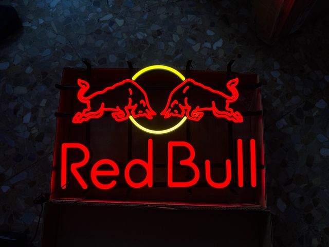 Neón Red Bull