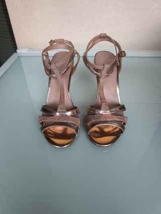 Zapatos fiesta dorados tacón alto