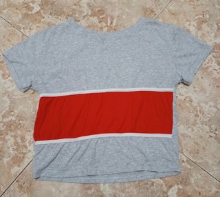 Top corto gris y rojo - Talla XS