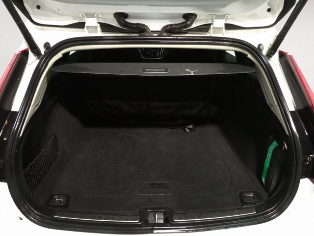 Volvo V60 Momentum Pro