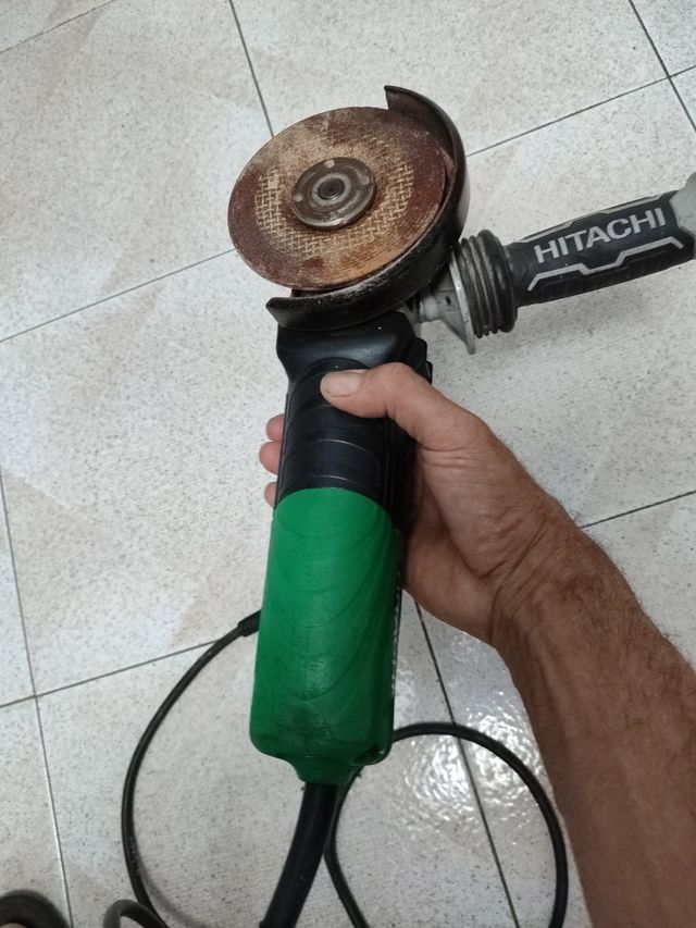 Amoladora Hitachi G15VA 1500W