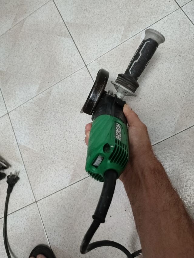 Amoladora Hitachi G15VA 1500W